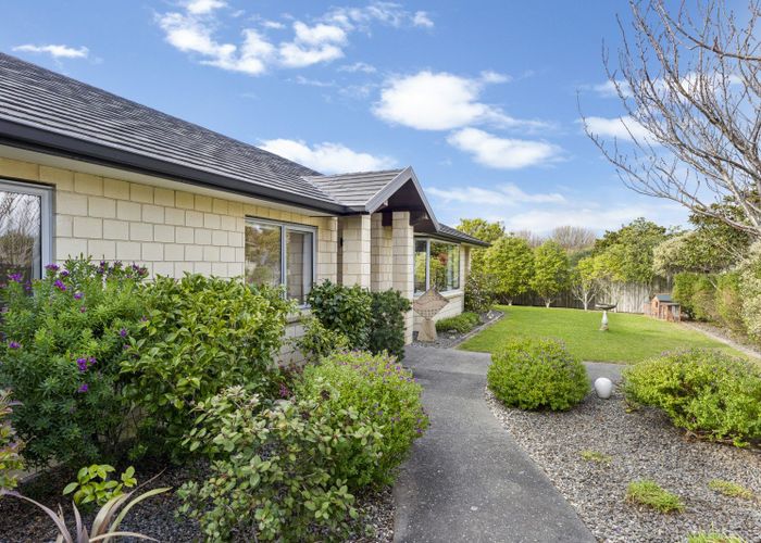  at 32 Titoki Road, Waikanae Beach, Waikanae