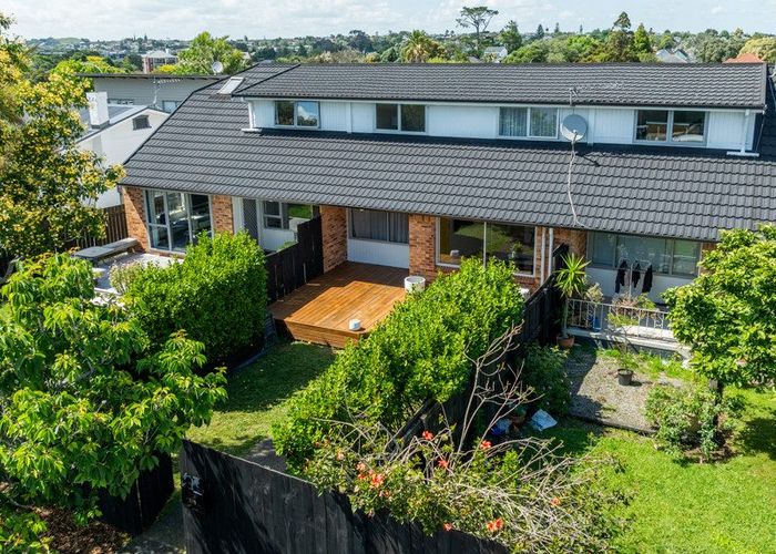  at 2/5 Powell Street, Avondale, Auckland