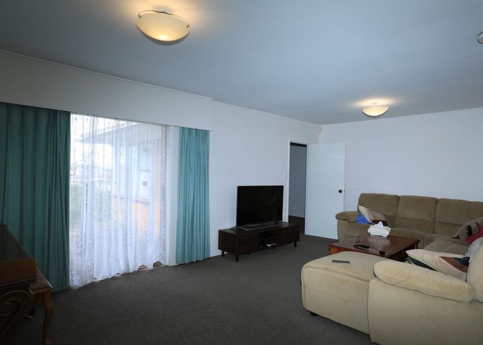  at 98 Glenmore Road, Sunnyhills, Auckland