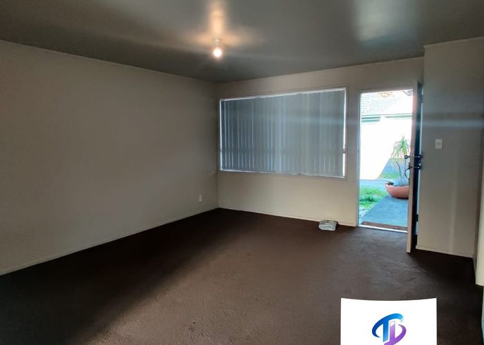  at 2/41 Challen Close, Conifer Grove, Takanini