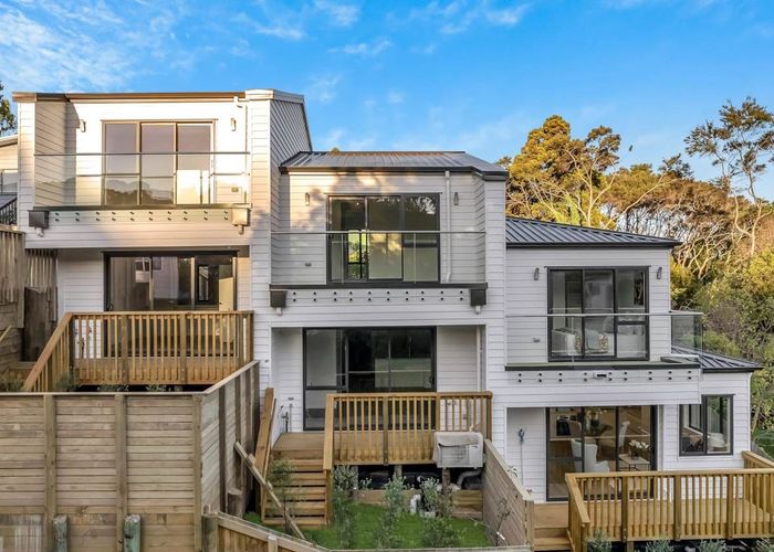  at 8C Jenanne Place, Totara Vale, Auckland