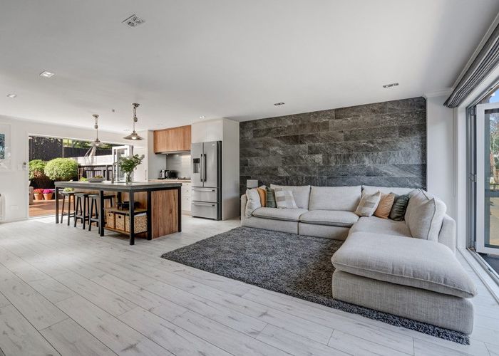  at 4/13 Kaihu Street, Northcote, North Shore City, Auckland