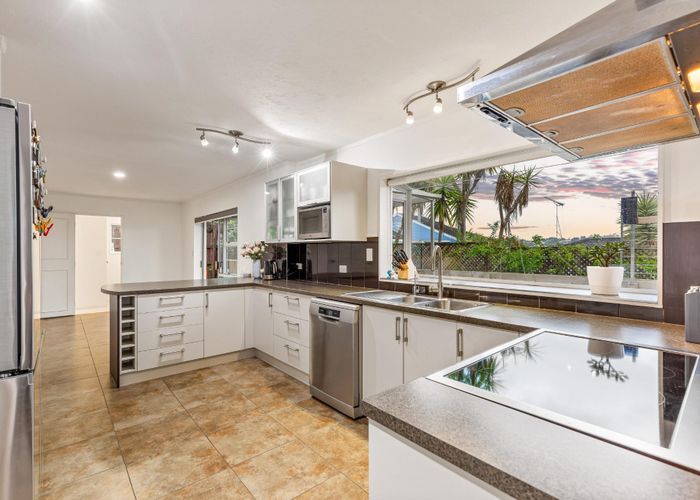  at 2/16 Fernbird Place, Massey, Auckland