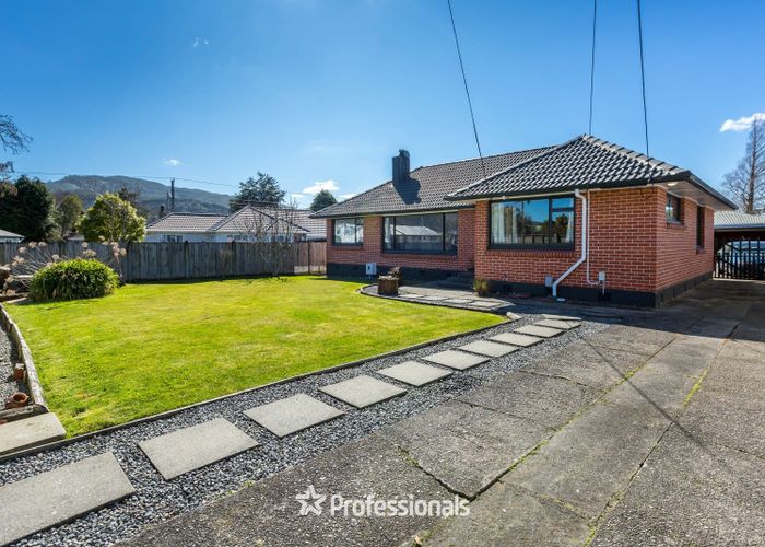  at 8 Coates Grove, Silverstream, Upper Hutt, Wellington
