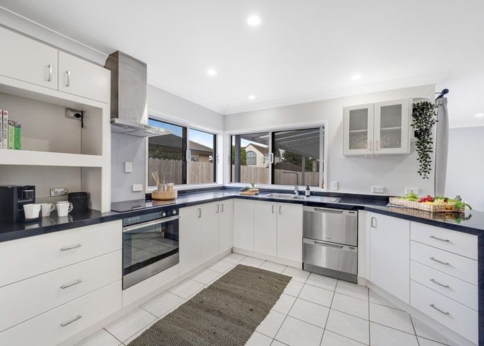  at 37 Bob Charles Drive, Golflands, Auckland