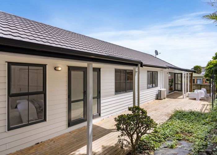  at 898A East Coast Road, Northcross, Auckland