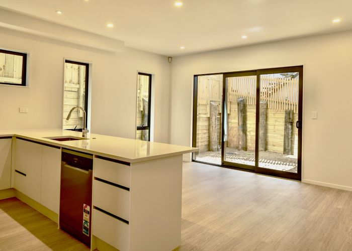 at 295b Sunset Road, Sunnynook, North Shore City, Auckland