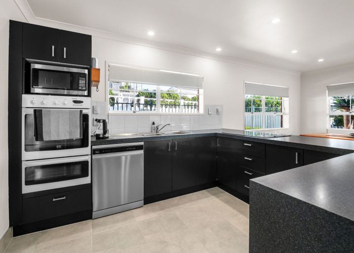  at 42 Gilbass Avenue, Hamilton Lake, Hamilton, Waikato