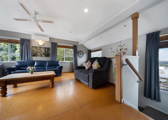  at 15 Tauhara Street, Green Bay, Auckland