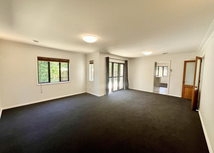  at 5a Seacliffe Avenue, Belmont, North Shore City, Auckland