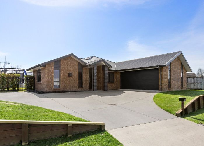  at 115 Saint James Drive, Huntington, Hamilton