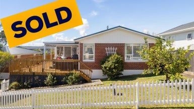  at 3 Hibiscus Place, Hillsborough, Auckland