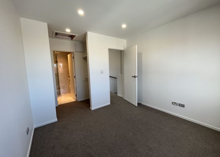  at 4/31 Reid Road, New Lynn, Auckland