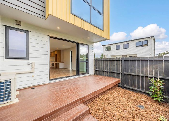  at 1-6/21 Peachgrove Road, Te Atatu Peninsula, Waitakere City, Auckland