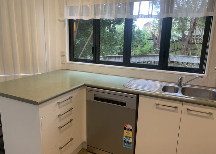  at 2/18 Bryers Place, Glenfield, North Shore City, Auckland