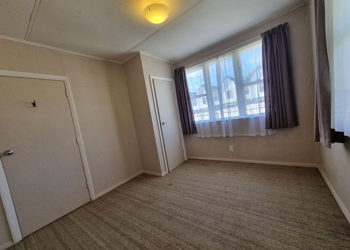  at 9 Mavis Place, Beach Haven, Auckland