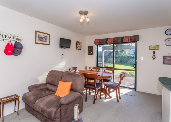  at 50 Kent Avenue, Waitarere Beach, Levin