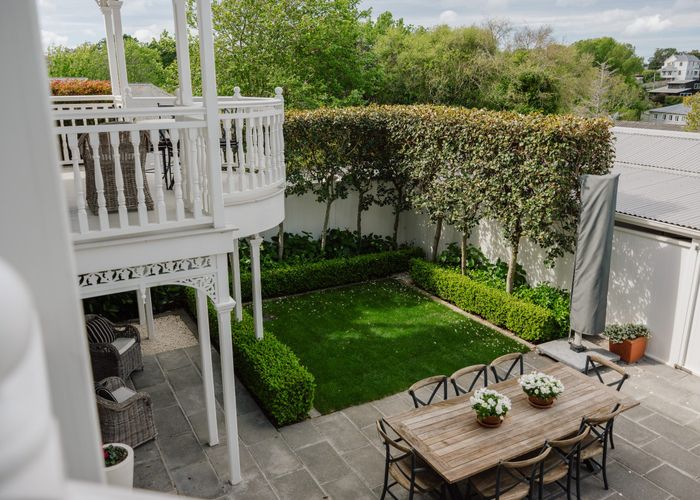  at 33 Richmond Avenue, Northcote Point, North Shore City, Auckland