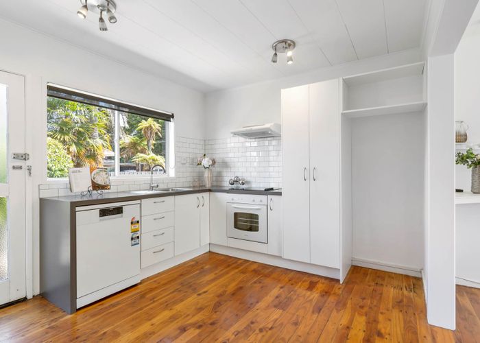  at 8/9 Mountain Road, Mount Wellington, Auckland