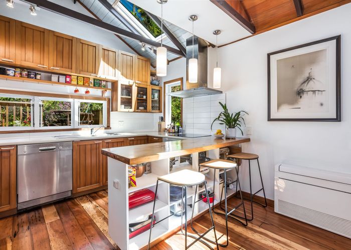  at 21 Ferry Road, Days Bay, Eastbourne, Lower Hutt, Wellington