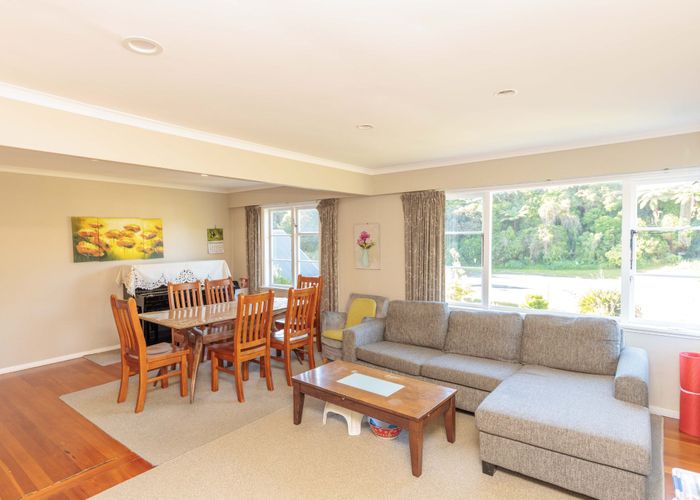  at 92 Newlands Road, Newlands, Wellington