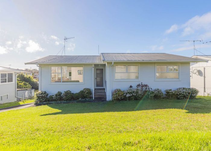  at 6 Hatherlow Street, Glenfield, Auckland