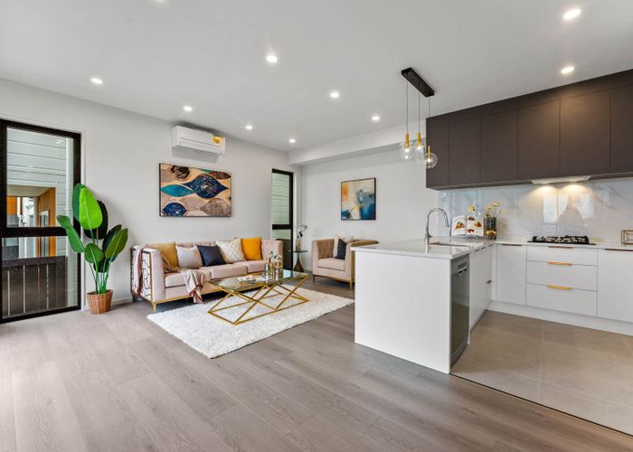  at 70 Marendellas Drive & 88 & 88A Hutchinson Road, Bucklands Beach, Manukau City, Auckland