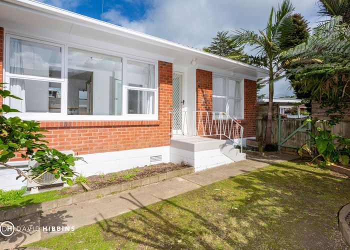  at 1/18 Evelyn Place, Hillcrest, North Shore City, Auckland