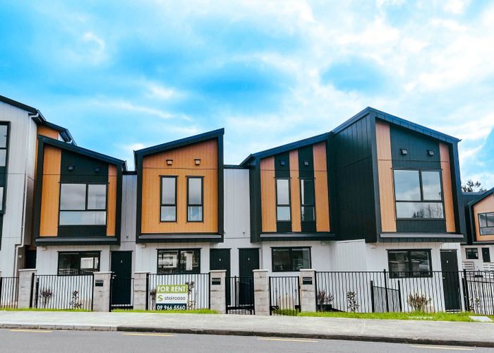  at 4 Red Arches Road, Henderson, Waitakere City, Auckland