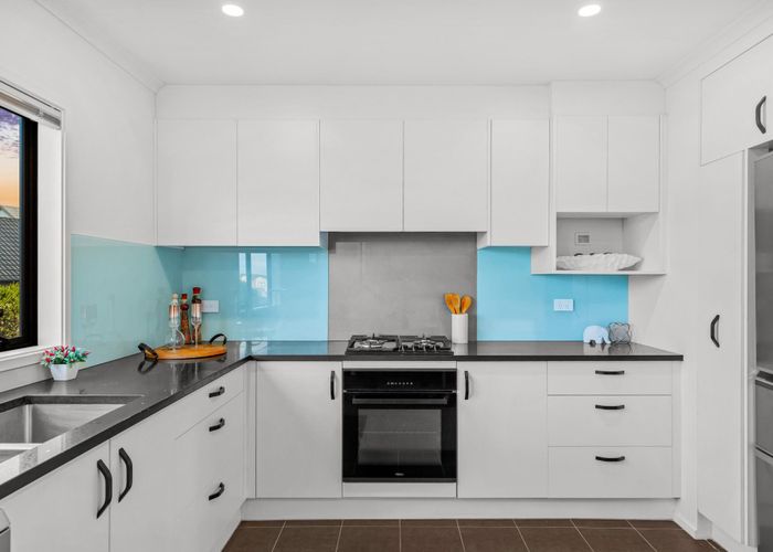  at 10/172 McLeod Road, Te Atatu South, Waitakere City, Auckland