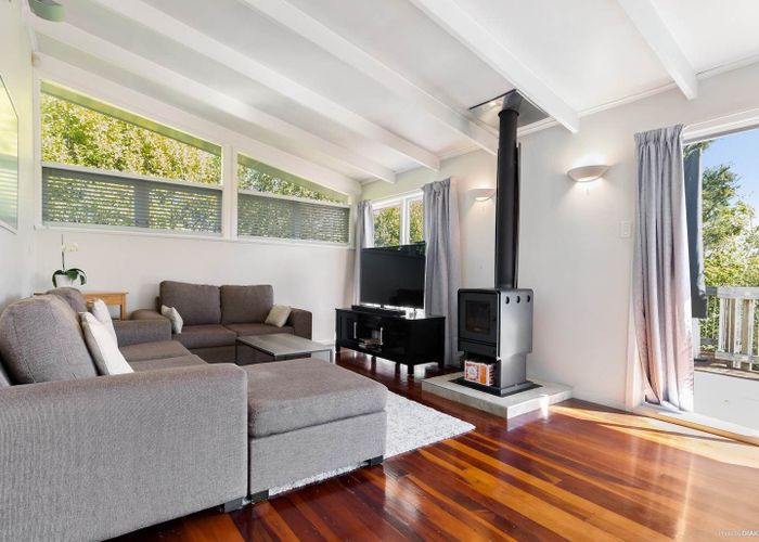  at 18 Madison Place, Forrest Hill, Auckland