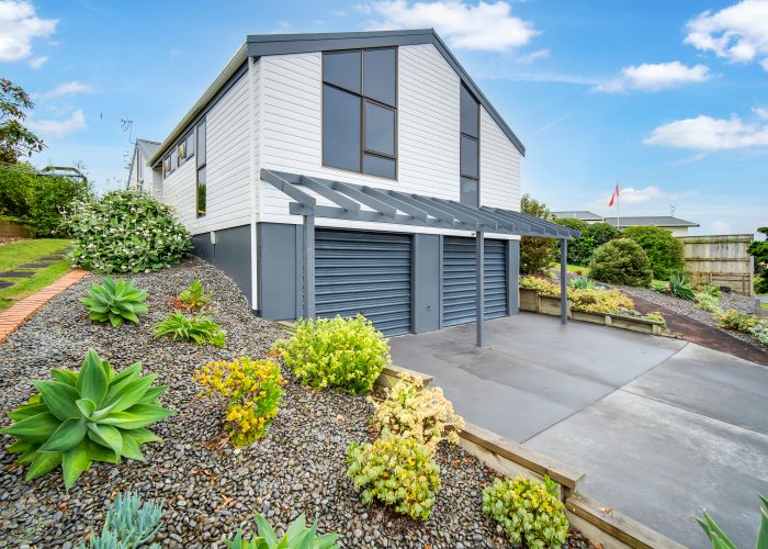  at 11 Caledonia Place, Highlands Park, New Plymouth