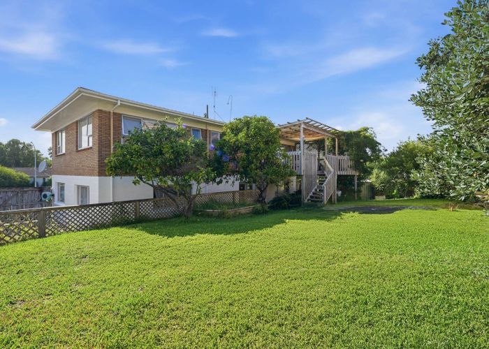  at 8 Kyeemagh Street, Botany Downs, Manukau City, Auckland