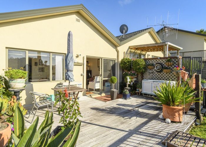 at 2/41 Manchester Way, Judea, Tauranga