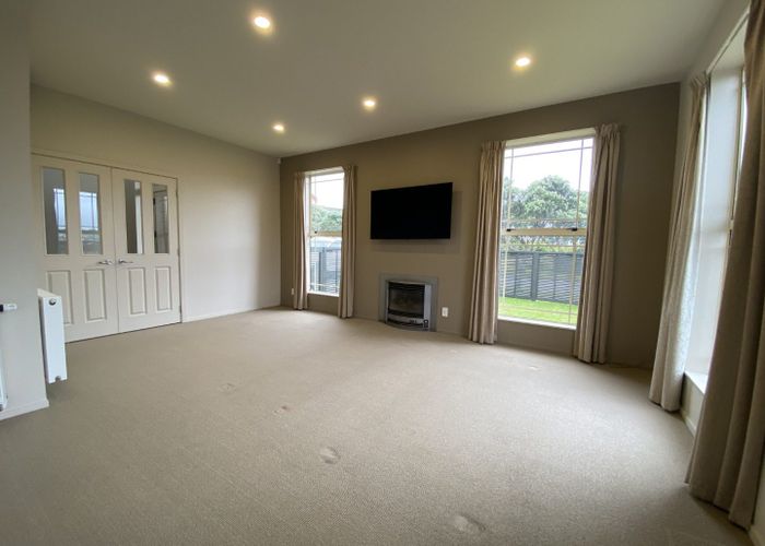  at 18 White Pine Avenue, Woodridge, Wellington, Wellington