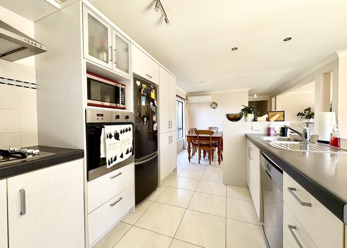  at 6 Bellshill Close, Wattle Downs, Manukau City, Auckland