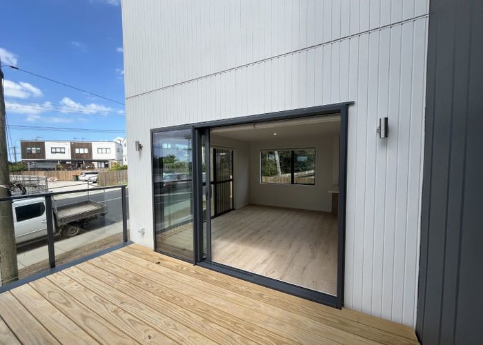  at 1/264 Rangatira Road, Beach Haven, North Shore City, Auckland