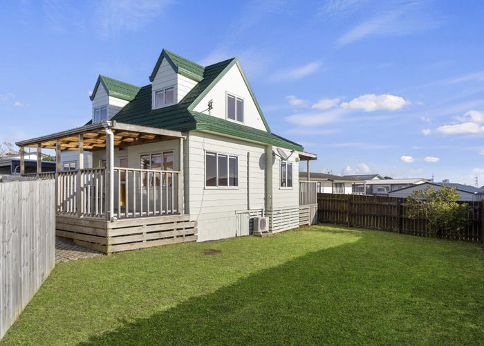  at 2/13 Greenstone Place, Clover Park, Manukau City, Auckland