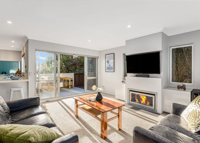  at 9 Paremata Drive, Paremata, Porirua, Wellington