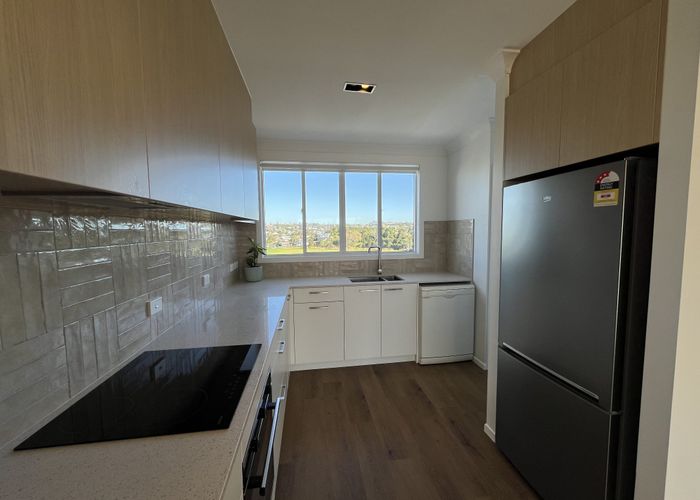  at 4/86 Sylvan Avenue, Northcote, Auckland