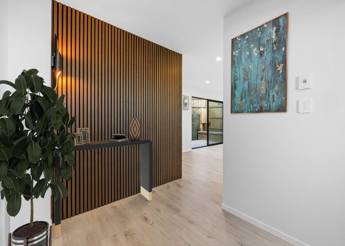  at 61B Totaravale Drive, Totara Vale, North Shore City, Auckland