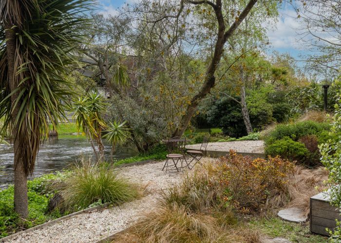  at 7 Wood Lane, Fendalton, Christchurch