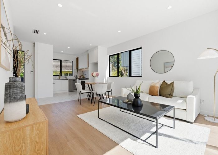  at 7B September Place, Forrest Hill, North Shore City, Auckland