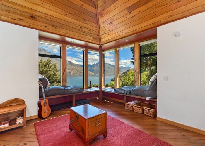  at 10 McKerrow Place, Sunshine Bay, Queenstown