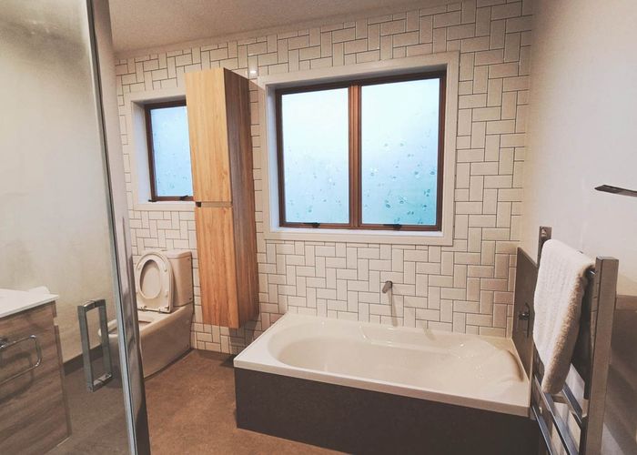  at 2/28 Marua Road, Ellerslie, Auckland City, Auckland