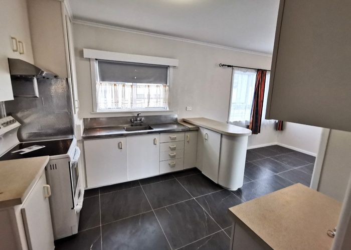  at 6 Netherlands Avenue, New Lynn, Waitakere City, Auckland