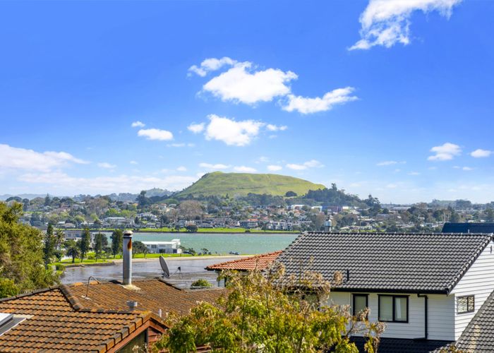  at 2 Venus Place, Half Moon Bay, Manukau City, Auckland