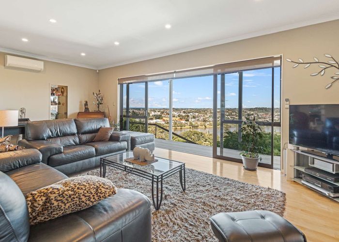  at 24 Wairere Road, Bastia Hill, Whanganui