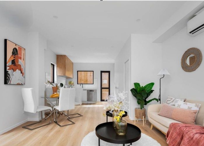  at 8/18 Dellwood Avenue, Te Atatu South, Waitakere City, Auckland