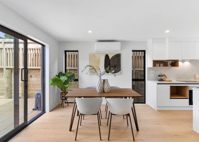  at 8D Devonshire Road, Unsworth Heights, North Shore City, Auckland